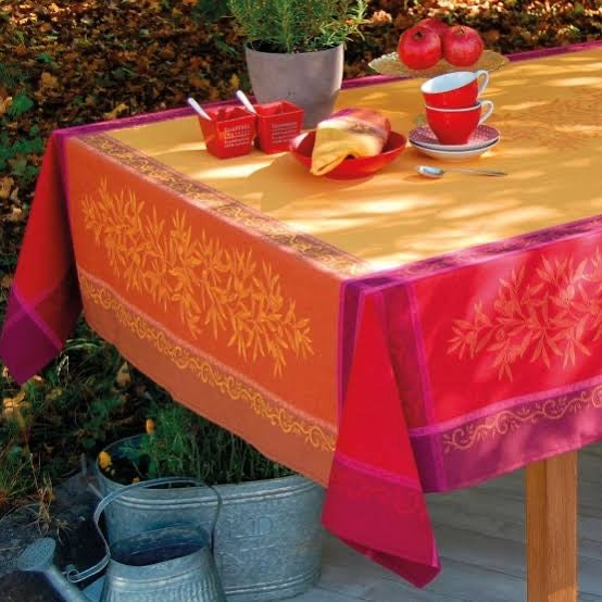 Jacquard Tablecloth - Olivia Jaune Rouge